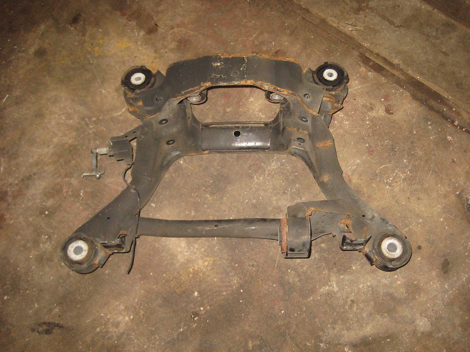 Puente de Suspension Trasera BMW 323I 1999 2006