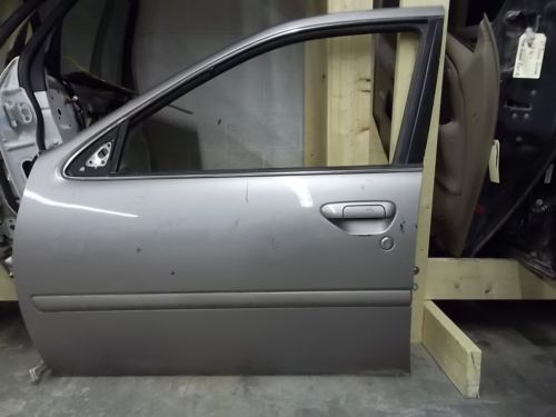 Puertas Lado del Piloto de Nissan Altima 1998 2001